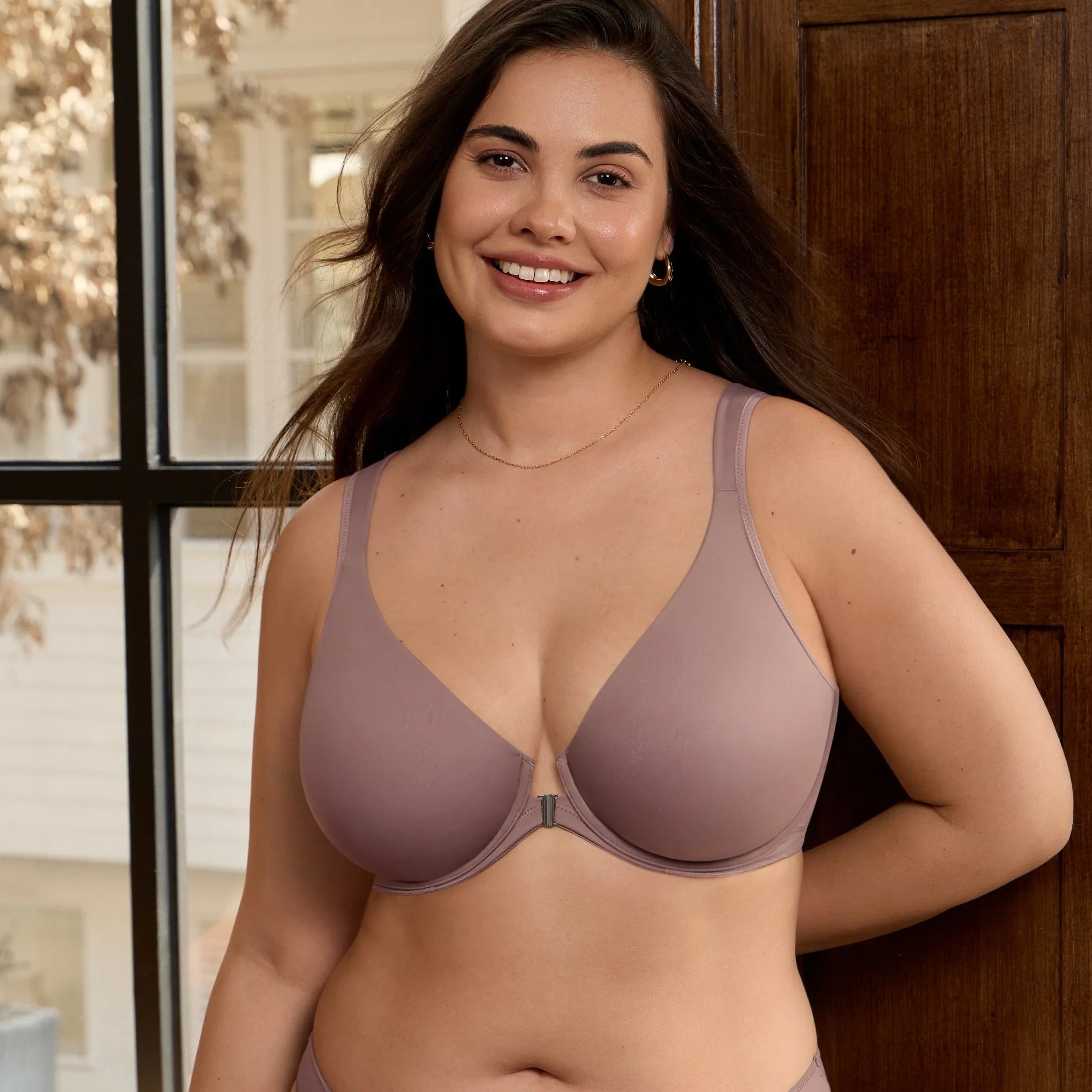 חזייה נשית אלגנטית בסגירה קידמית סקסית למראה נועז ובולט