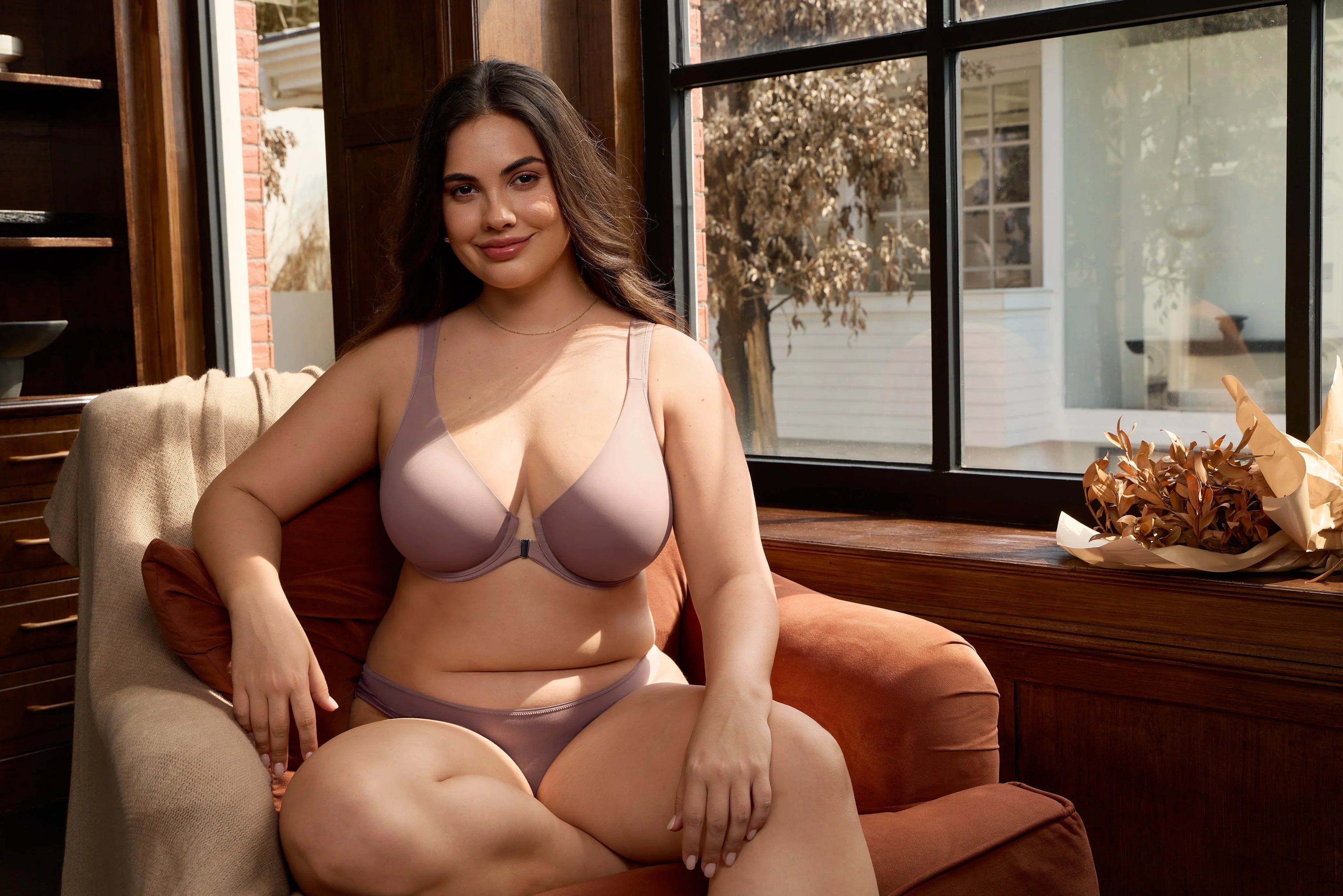 חזייה נשית אלגנטית בסגירה קידמית סקסית למראה נועז ובולט