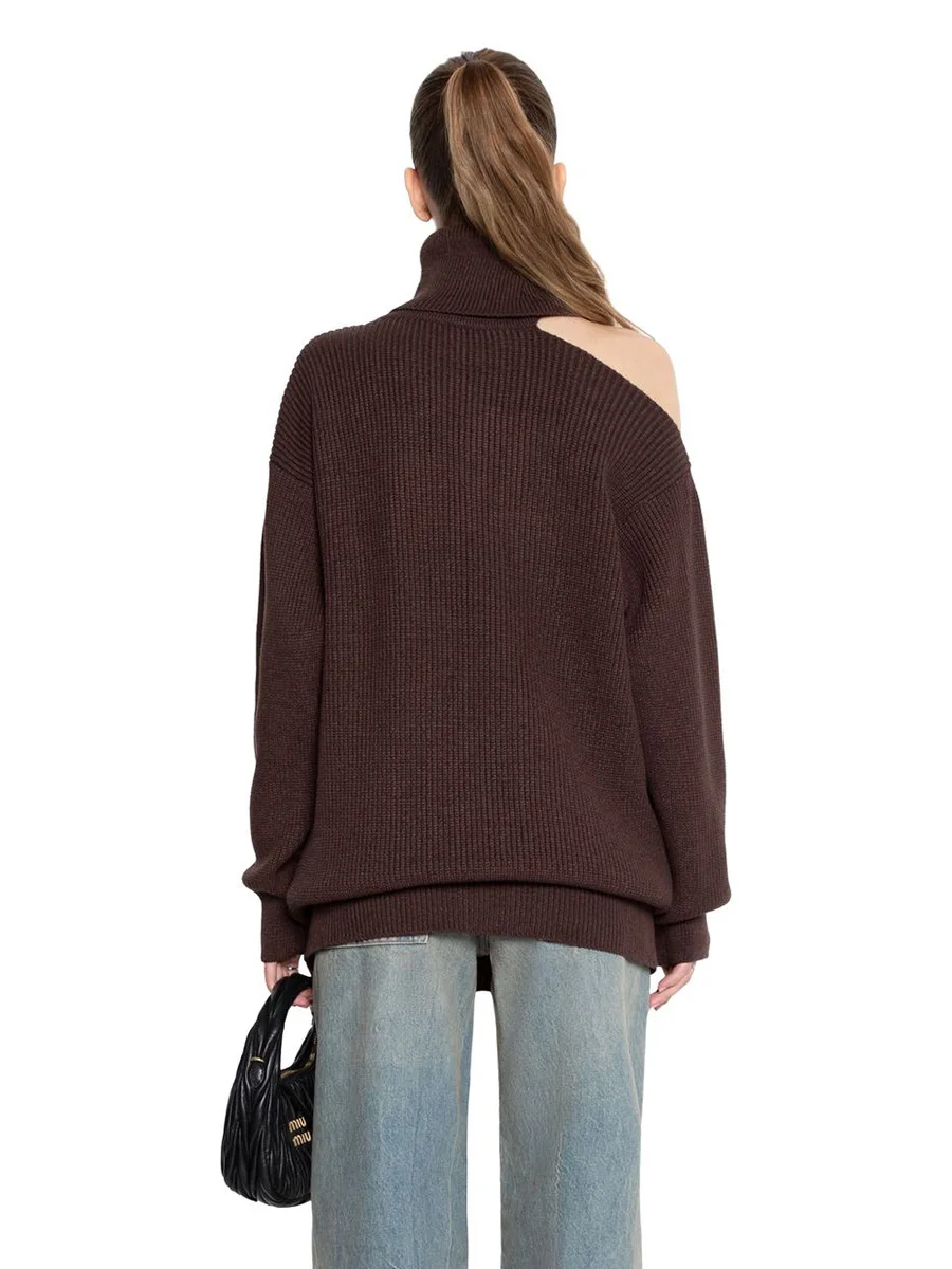 סריג אוברסייז במפתח כתף אופנתי ללוק נשי חורפי ולהופעה מהממת