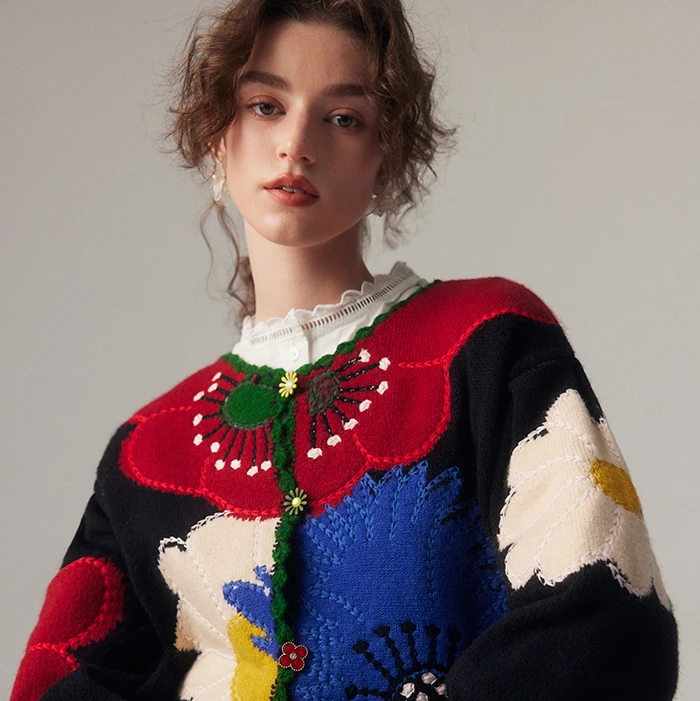 עליונית כותנה של מעצב איטלקי בגימור פרחוני מעלף ללוק נשי יוקרתי