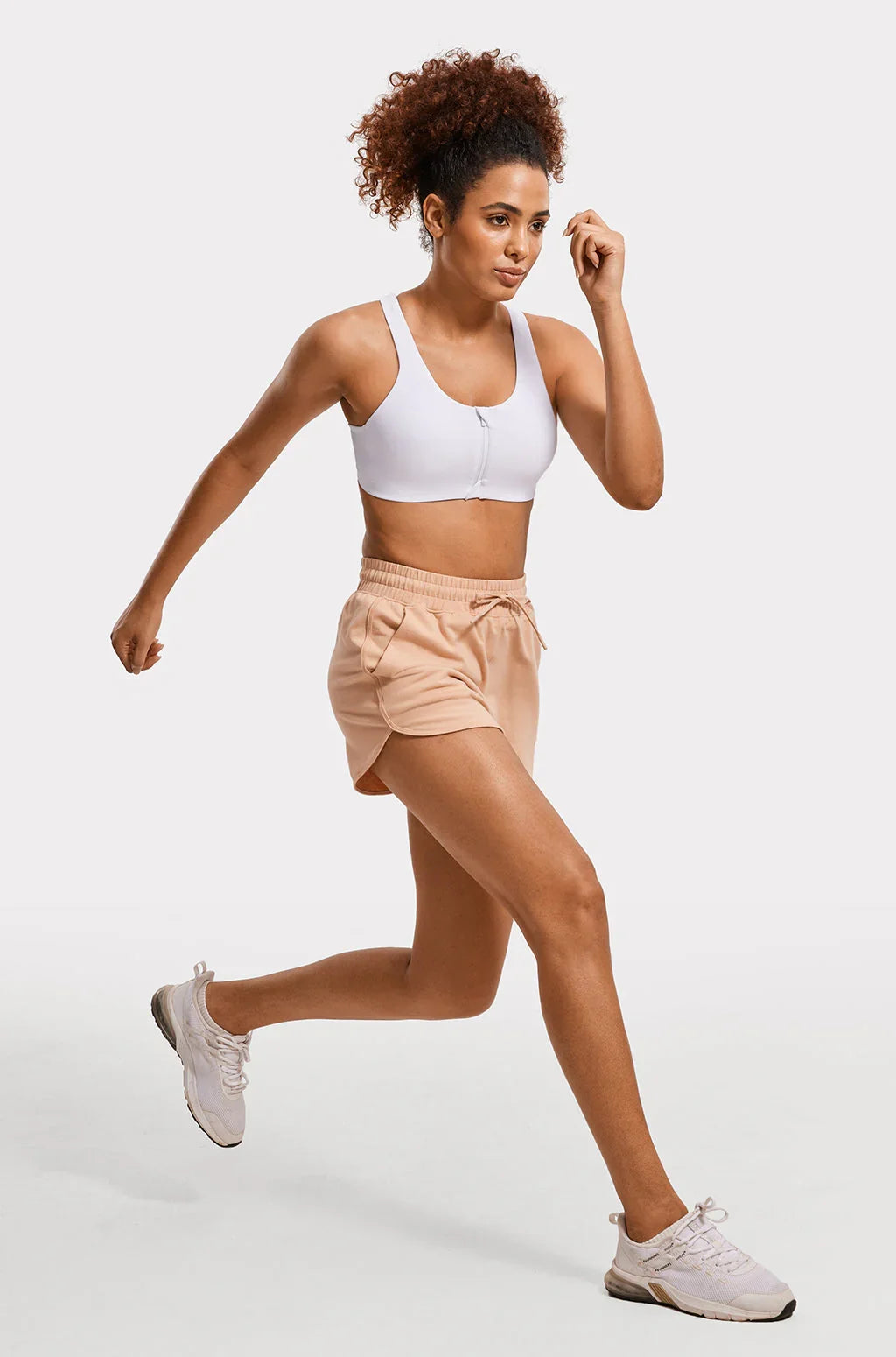 חזיית ספורט בריצרץ קידמי ללא עצם בגימור נשי מחמיא ללוק אופנתי יפה