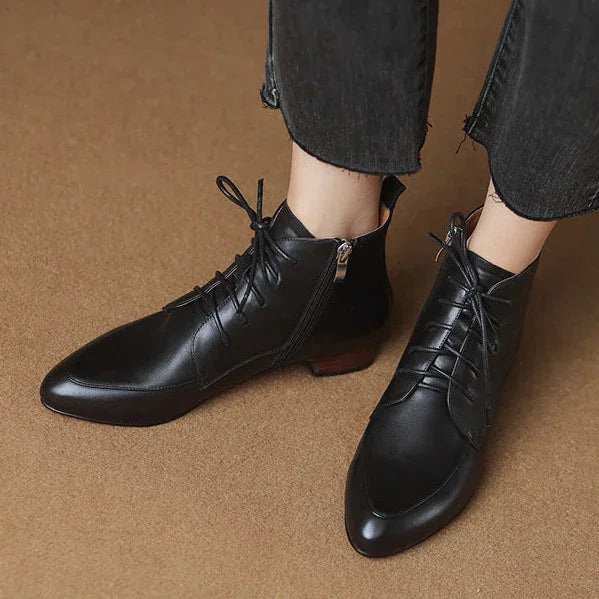 מגפון שפיץ מעור בגימור ריץ רץ בצד לנוחות אופטימלית