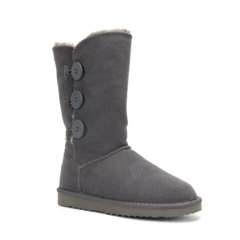 מגפוני פרווה ארוכות בסגנון 'האג' להופעה אופנתית ומחממת וללוק שתרצי לחרוש עליו