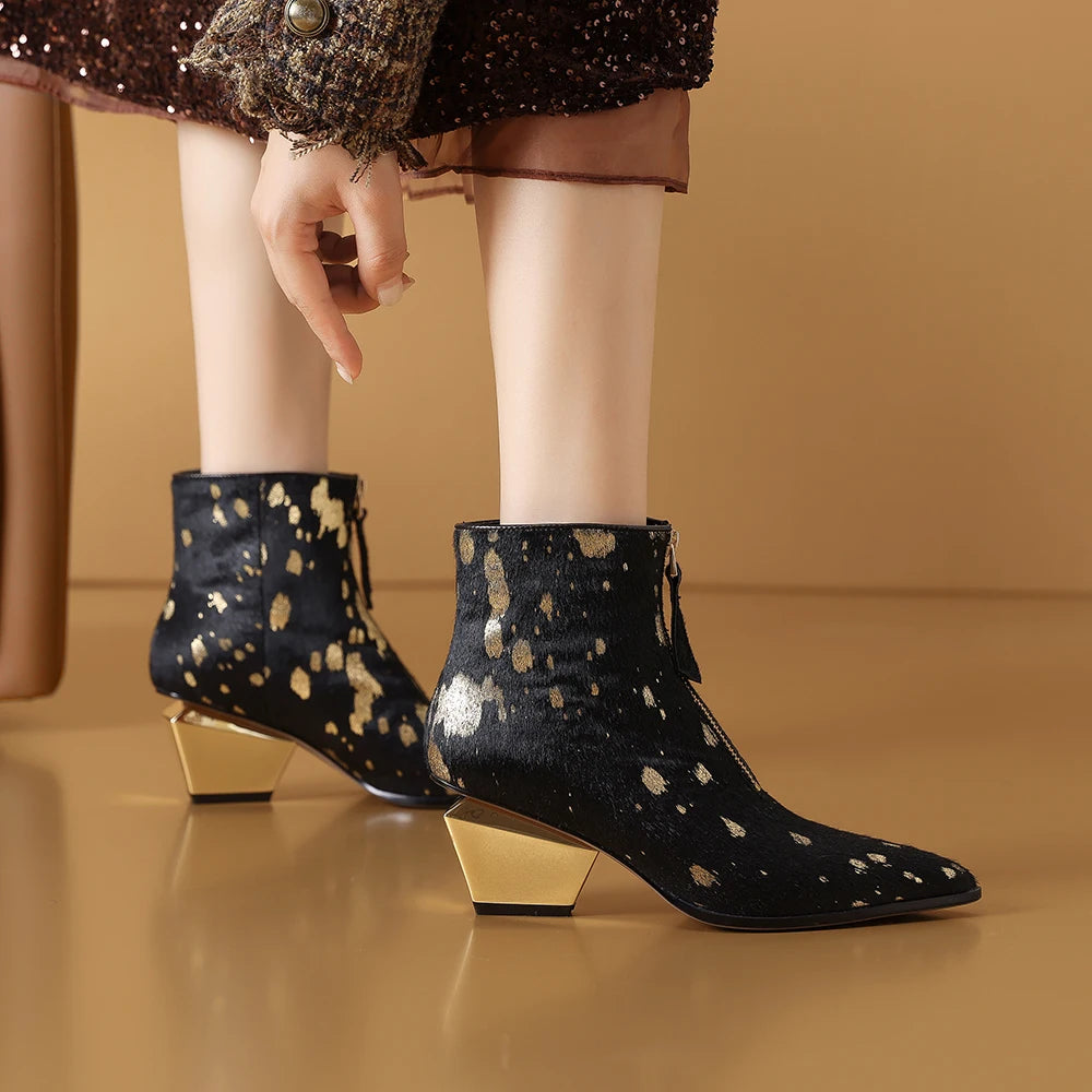 מגפון איטלקי בגימור פרוות זמש ובשילוב עור מקורי ללוק אופנית מהפנט