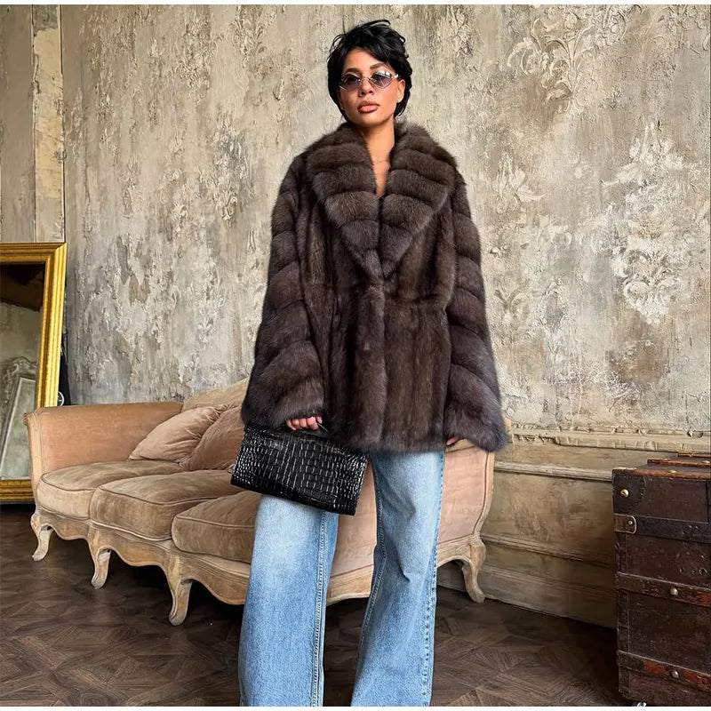 מעיל פרווה מהפנט ממילאנו בגימור אופנתי מחמם להופעה נשית מרתקת