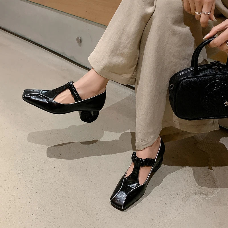 סנדל עור מהמם בגימור עקב נשי אופנתי להופעה של אישה מדוייקת