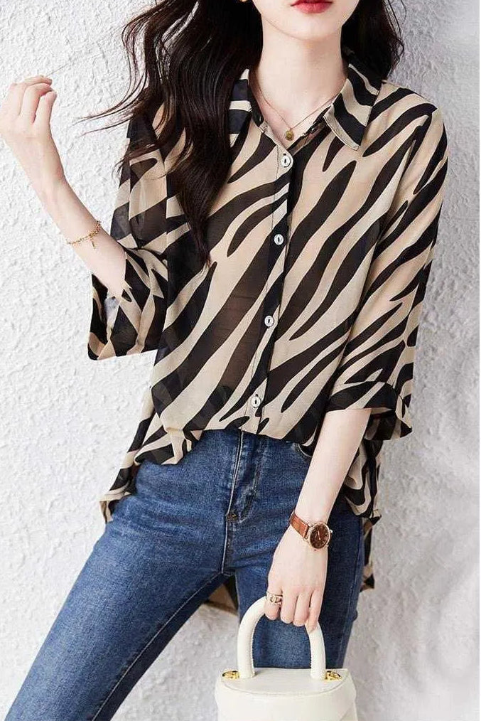 חולצת אוברסייז בגיזרה מיוחדת ללוק מ-ש-ג-ע