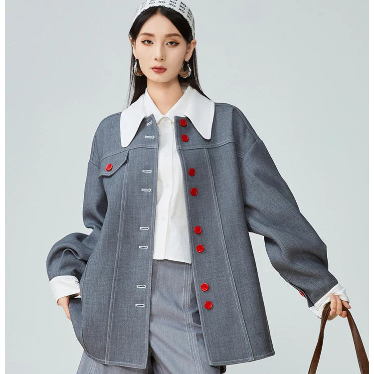 ג'קט אוברסייז אופנתי ממילאנו בגימור כפתורים אדומים ללוק אטרקטיבי מושך