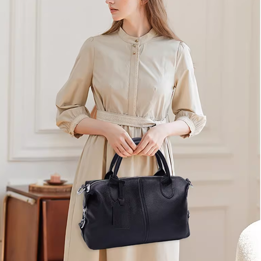 תיק עור מושלם לעונה בגימור נשי אלגנטי להופעה מתוחכמת מתמיד