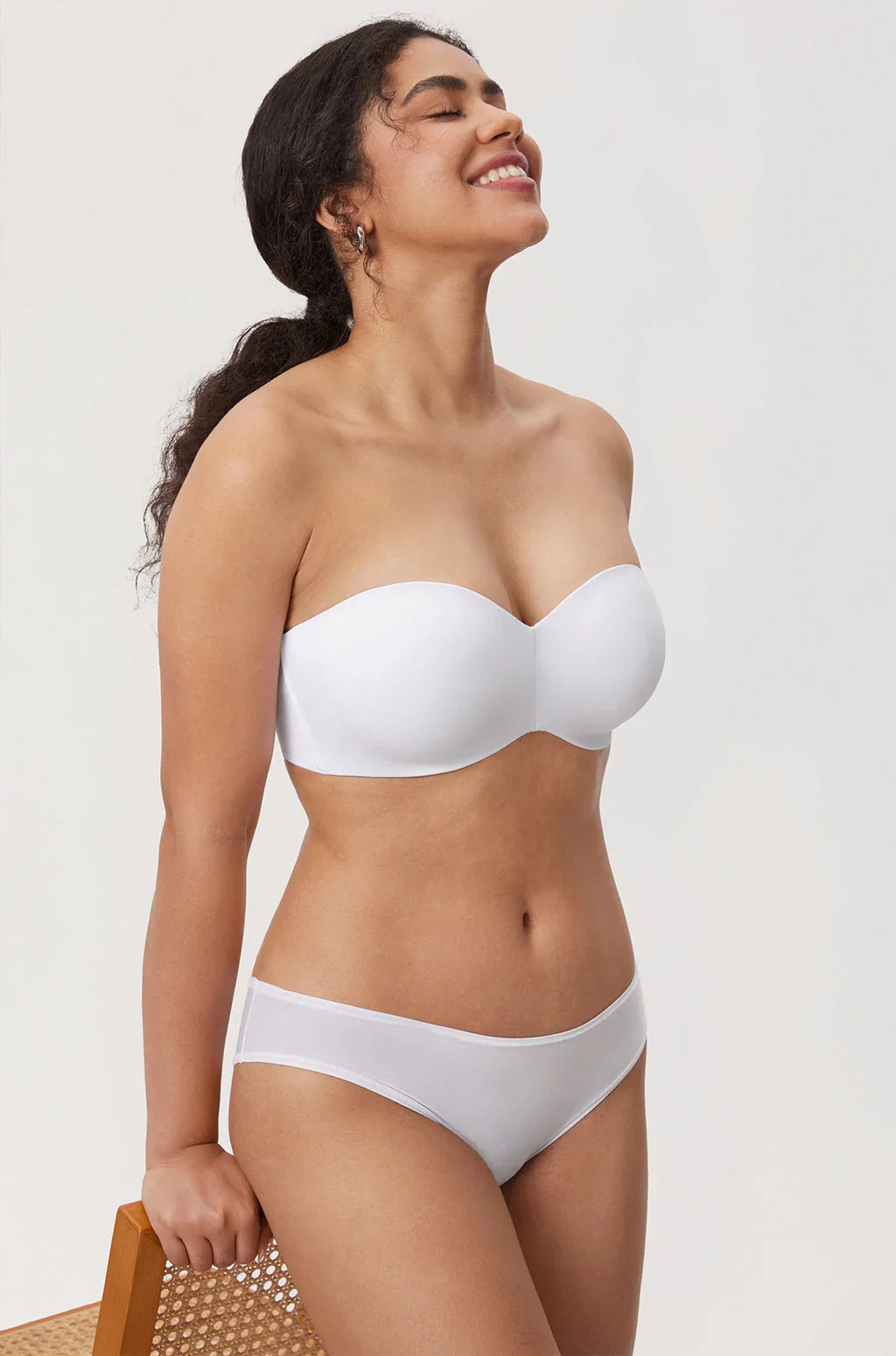 חזיית סטרפלס עם עצם וללא ריפוד בתמיכה לחזה טבעי שעומד במקום וללוק משגע