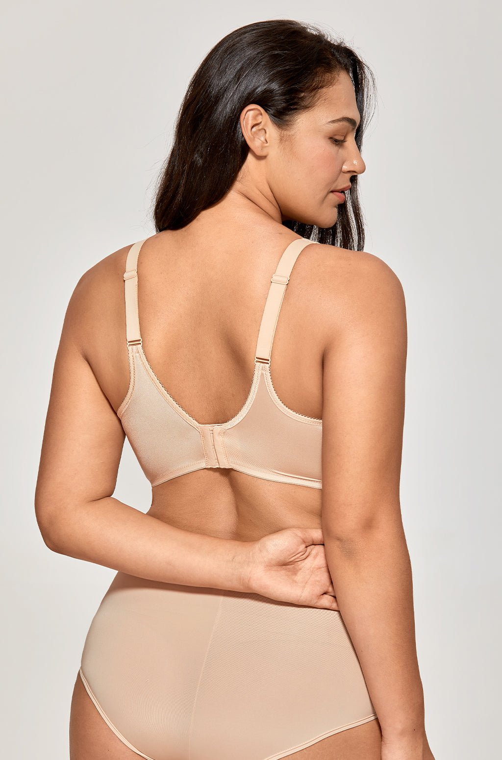 חזיית מינימייזר מרופדת לאחיזה אורטופדית בגב בכיסוי מלא ואפקטיבי