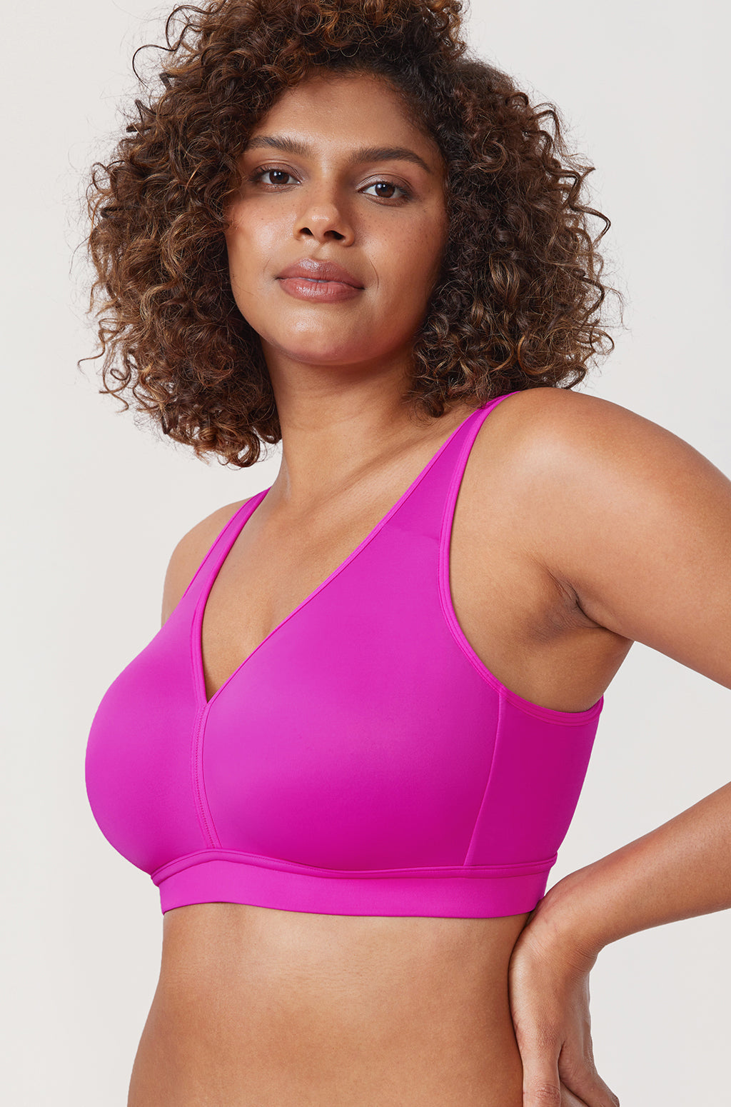 חזייה מנדפת זיעה לקיץ במידות גדולות ובאחיזה נשית מדוייקת