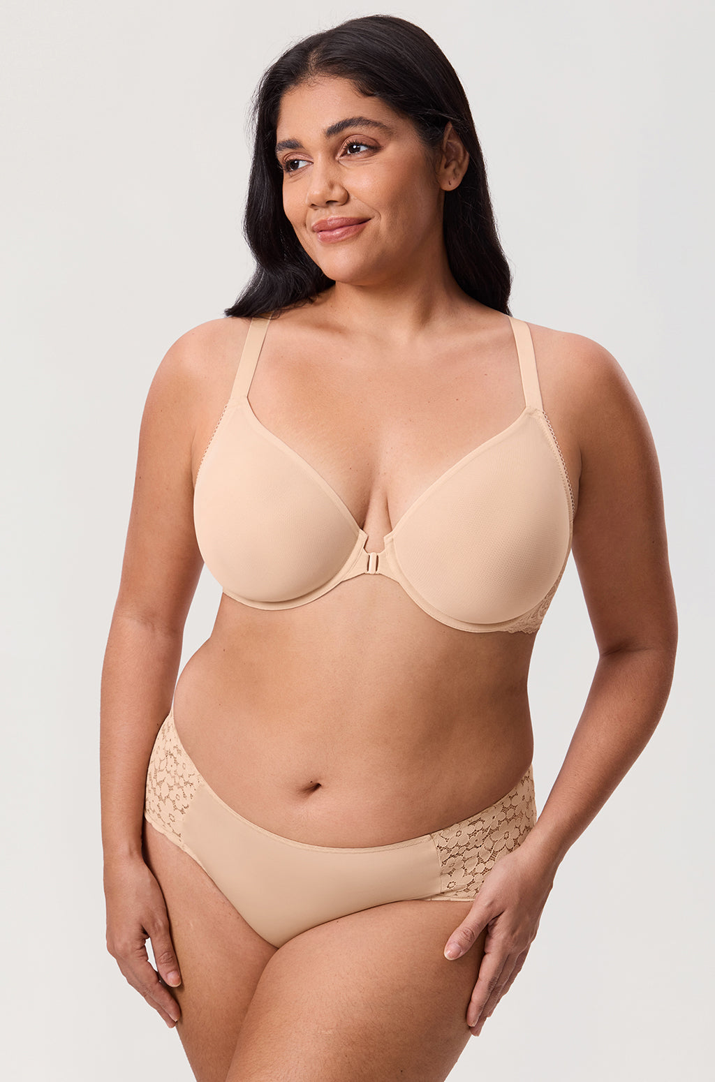 חזיית עצם בסגירה קידמית פרקטית בגימור דנטל תחרה ובשילוב איקס אופנתי בגב