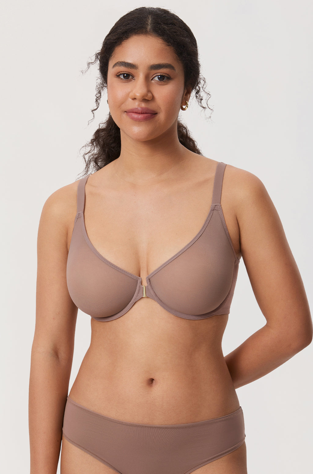 חזיית עצם חגיגית בסגירה קידמית ללוק נשי עוצמתי